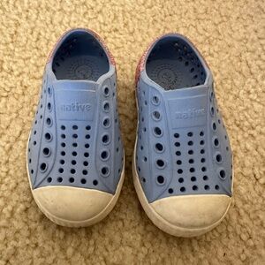 Native Jefferson Glitter shoes, Toddler size C5